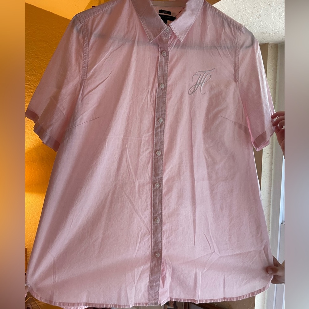 Tommy Hilfiger women’s button down short sleeve, size L, soft pink color